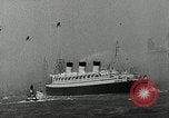 Standbild SS Queen Mary macht Datensatz Atlantiküberquerung New York United States USA, 1936, aus Sekunde 42 historischem Filmmaterial Videoclip 65675037652