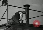 Standbild beachcombers Fort Bragg California USA, 1936, aus Sekunde 22 historischem Filmmaterial Videoclip 65675037659