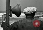 Standbild beachcombers Fort Bragg California USA, 1936, aus Sekunde 36 historischem Filmmaterial Videoclip 65675037659