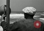 Standbild beachcombers Fort Bragg California USA, 1936, aus Sekunde 39 historischem Filmmaterial Videoclip 65675037659