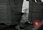 Standbild beachcombers Fort Bragg California USA, 1936, aus Sekunde 55 historischem Filmmaterial Videoclip 65675037659