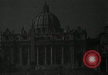 Immagine di Torcia luci montato sulla Basilica di San Pietro Roma Italia, 1935, secondo 1 filmato di repertorio 65675037669