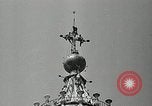 Immagine di Torcia luci montato sulla Basilica di San Pietro Roma Italia, 1935, secondo 7 filmato di repertorio 65675037669