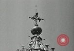 Immagine di Torcia luci montato sulla Basilica di San Pietro Roma Italia, 1935, secondo 8 filmato di repertorio 65675037669