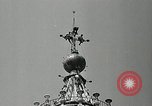 Immagine di Torcia luci montato sulla Basilica di San Pietro Roma Italia, 1935, secondo 9 filmato di repertorio 65675037669