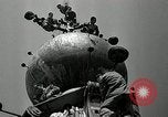 Immagine di Torcia luci montato sulla Basilica di San Pietro Roma Italia, 1935, secondo 11 filmato di repertorio 65675037669