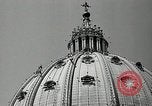 Immagine di Torcia luci montato sulla Basilica di San Pietro Roma Italia, 1935, secondo 15 filmato di repertorio 65675037669