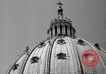 Immagine di Torcia luci montato sulla Basilica di San Pietro Roma Italia, 1935, secondo 17 filmato di repertorio 65675037669