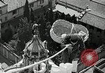 Immagine di Torcia luci montato sulla Basilica di San Pietro Roma Italia, 1935, secondo 30 filmato di repertorio 65675037669