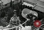 Immagine di Torcia luci montato sulla Basilica di San Pietro Roma Italia, 1935, secondo 31 filmato di repertorio 65675037669