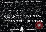 Standbild Hollywood Stars Montage einer Stichsäge Puzzle Universal City California USA, 1933, aus Sekunde 7 historischem Filmmaterial Videoclip 65675037678