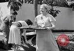 Standbild Hollywood Stars Montage einer Stichsäge Puzzle Universal City California USA, 1933, aus Sekunde 17 historischem Filmmaterial Videoclip 65675037678
