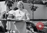 Standbild Hollywood Stars Montage einer Stichsäge Puzzle Universal City California USA, 1933, aus Sekunde 18 historischem Filmmaterial Videoclip 65675037678