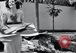 Standbild Hollywood Stars Montage einer Stichsäge Puzzle Universal City California USA, 1933, aus Sekunde 21 historischem Filmmaterial Videoclip 65675037678