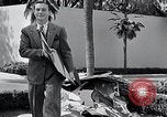 Standbild Hollywood Stars Montage einer Stichsäge Puzzle Universal City California USA, 1933, aus Sekunde 23 historischem Filmmaterial Videoclip 65675037678