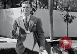 Standbild Hollywood Stars Montage einer Stichsäge Puzzle Universal City California USA, 1933, aus Sekunde 24 historischem Filmmaterial Videoclip 65675037678