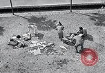 Standbild Hollywood Stars Montage einer Stichsäge Puzzle Universal City California USA, 1933, aus Sekunde 26 historischem Filmmaterial Videoclip 65675037678