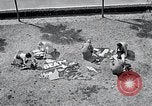 Standbild Hollywood Stars Montage einer Stichsäge Puzzle Universal City California USA, 1933, aus Sekunde 27 historischem Filmmaterial Videoclip 65675037678