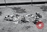 Standbild Hollywood Stars Montage einer Stichsäge Puzzle Universal City California USA, 1933, aus Sekunde 31 historischem Filmmaterial Videoclip 65675037678