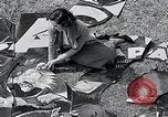 Standbild Hollywood Stars Montage einer Stichsäge Puzzle Universal City California USA, 1933, aus Sekunde 44 historischem Filmmaterial Videoclip 65675037678