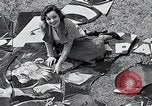 Standbild Hollywood Stars Montage einer Stichsäge Puzzle Universal City California USA, 1933, aus Sekunde 46 historischem Filmmaterial Videoclip 65675037678