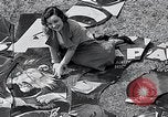 Standbild Hollywood Stars Montage einer Stichsäge Puzzle Universal City California USA, 1933, aus Sekunde 48 historischem Filmmaterial Videoclip 65675037678