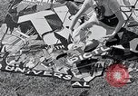 Standbild Hollywood Stars Montage einer Stichsäge Puzzle Universal City California USA, 1933, aus Sekunde 49 historischem Filmmaterial Videoclip 65675037678