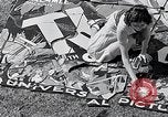 Standbild Hollywood Stars Montage einer Stichsäge Puzzle Universal City California USA, 1933, aus Sekunde 51 historischem Filmmaterial Videoclip 65675037678