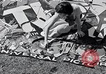 Standbild Hollywood Stars Montage einer Stichsäge Puzzle Universal City California USA, 1933, aus Sekunde 54 historischem Filmmaterial Videoclip 65675037678
