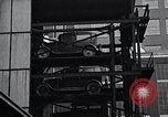 Standbild vertikale Parkplatz East Pittsburgh Pennsylvania USA, 1932, aus Sekunde 20 historischem Filmmaterial Videoclip 65675037699