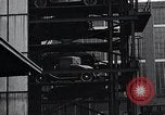 Standbild vertikale Parkplatz East Pittsburgh Pennsylvania USA, 1932, aus Sekunde 24 historischem Filmmaterial Videoclip 65675037699