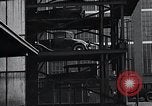 Standbild vertikale Parkplatz East Pittsburgh Pennsylvania USA, 1932, aus Sekunde 25 historischem Filmmaterial Videoclip 65675037699