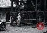 Standbild vertikale Parkplatz East Pittsburgh Pennsylvania USA, 1932, aus Sekunde 30 historischem Filmmaterial Videoclip 65675037699