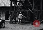 Standbild vertikale Parkplatz East Pittsburgh Pennsylvania USA, 1932, aus Sekunde 34 historischem Filmmaterial Videoclip 65675037699