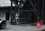 Standbild vertikale Parkplatz East Pittsburgh Pennsylvania USA, 1932, aus Sekunde 35 historischem Filmmaterial Videoclip 65675037699