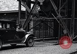 Standbild vertikale Parkplatz East Pittsburgh Pennsylvania USA, 1932, aus Sekunde 37 historischem Filmmaterial Videoclip 65675037699