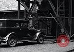 Standbild vertikale Parkplatz East Pittsburgh Pennsylvania USA, 1932, aus Sekunde 38 historischem Filmmaterial Videoclip 65675037699