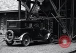 Standbild vertikale Parkplatz East Pittsburgh Pennsylvania USA, 1932, aus Sekunde 39 historischem Filmmaterial Videoclip 65675037699