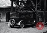 Standbild vertikale Parkplatz East Pittsburgh Pennsylvania USA, 1932, aus Sekunde 40 historischem Filmmaterial Videoclip 65675037699