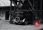 Standbild vertikale Parkplatz East Pittsburgh Pennsylvania USA, 1932, aus Sekunde 41 historischem Filmmaterial Videoclip 65675037699