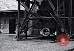 Standbild vertikale Parkplatz East Pittsburgh Pennsylvania USA, 1932, aus Sekunde 43 historischem Filmmaterial Videoclip 65675037699