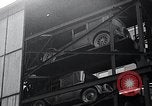 Standbild vertikale Parkplatz East Pittsburgh Pennsylvania USA, 1932, aus Sekunde 45 historischem Filmmaterial Videoclip 65675037699