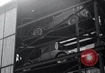 Standbild vertikale Parkplatz East Pittsburgh Pennsylvania USA, 1932, aus Sekunde 46 historischem Filmmaterial Videoclip 65675037699