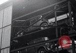 Standbild vertikale Parkplatz East Pittsburgh Pennsylvania USA, 1932, aus Sekunde 49 historischem Filmmaterial Videoclip 65675037699