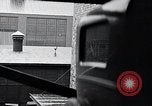 Standbild vertikale Parkplatz East Pittsburgh Pennsylvania USA, 1932, aus Sekunde 53 historischem Filmmaterial Videoclip 65675037699