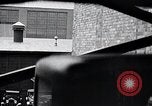 Standbild vertikale Parkplatz East Pittsburgh Pennsylvania USA, 1932, aus Sekunde 55 historischem Filmmaterial Videoclip 65675037699