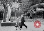 Standbild Churchill's Statue Washington DC USA, 1966, aus Sekunde 17 historischem Filmmaterial Videoclip 65675037706