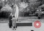 Standbild Churchill's Statue Washington DC USA, 1966, aus Sekunde 19 historischem Filmmaterial Videoclip 65675037706