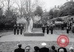 Standbild Churchill's Statue Washington DC USA, 1966, aus Sekunde 28 historischem Filmmaterial Videoclip 65675037706