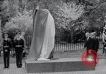 Standbild Churchill's Statue Washington DC USA, 1966, aus Sekunde 60 historischem Filmmaterial Videoclip 65675037706